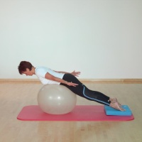 Image 1 - Stabilisationsübung mit Ball und Balance-Pad